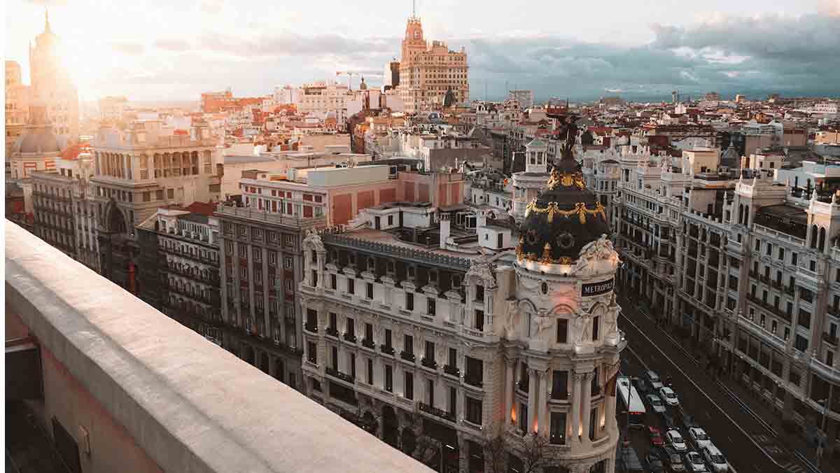 La Comunidad de Madrid lidera la vivienda protegida y la movilidad sostenible en España