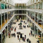 Agenda de museos de Madrid con exposiciones actuales, actividades culturales, propuestas familiares y horarios gratuitos para visitar esta semana.