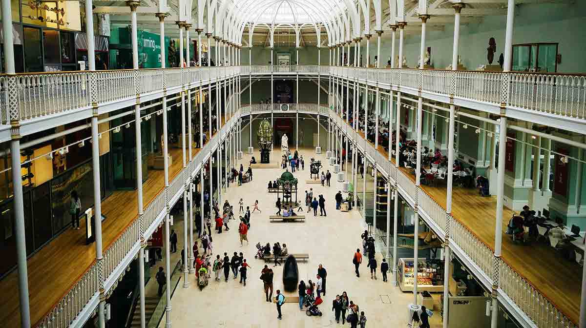 Agenda de museos de Madrid con exposiciones actuales, actividades culturales, propuestas familiares y horarios gratuitos para visitar esta semana.