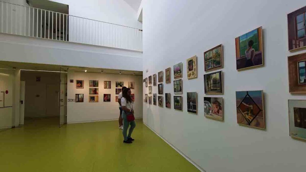 El Centro Sociocultural El Soto de Móstoles acoge del 1 al 21 de junio de 2026 la exposición Oficios en el Móstoles de Andrés Torrejón, una muestra multidisciplinar vinculada al cierre de curso del centro y a la memoria histórica y cultural del municipio.