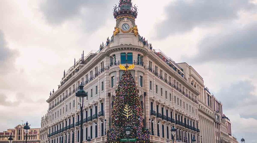 Madrid se prepara para la Navidad con luces, mercadillos, pistas de hielo y actividades para todos los públicos