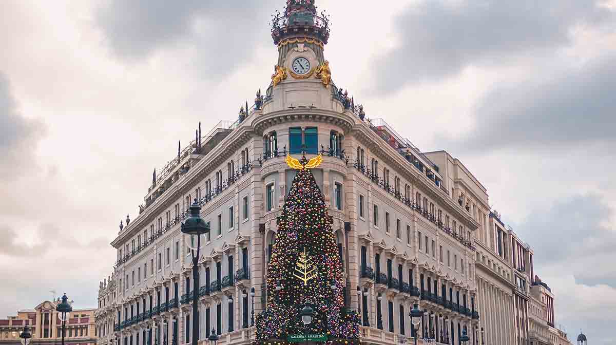 Madrid se prepara para la Navidad con luces, mercadillos, pistas de hielo y actividades para todos los públicos